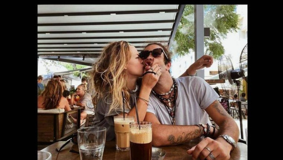 Λάτσιος-Μερκούρη: Χαλαρά ηλιοβασιλέματα στην Άνδρο και διασκέδαση μέχρι πρωίας