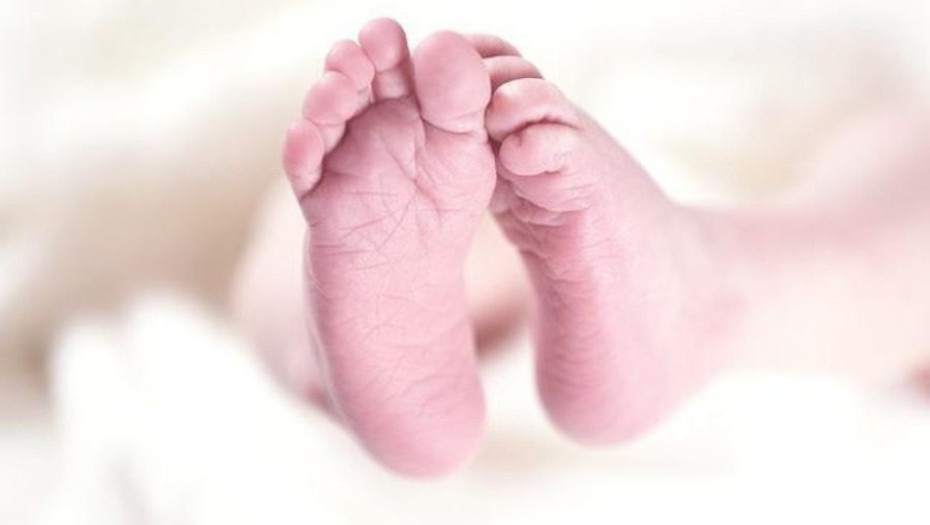 Μητέρα άφησε το 18 μηνών μωρό της και πήγε διακοπές – Το βρέφος πέθανε από ασιτία