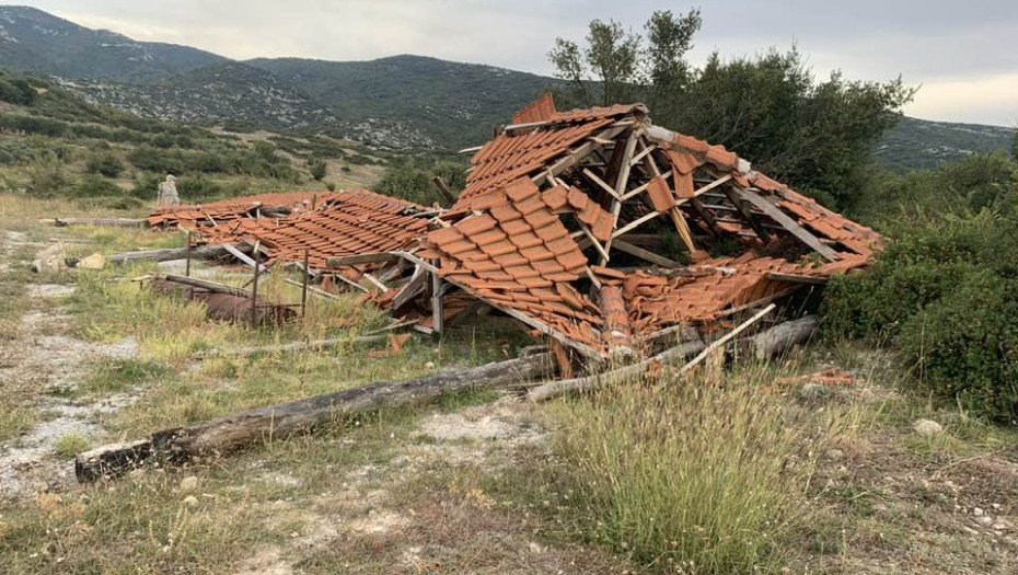 Για το κατεστραμμένο στέγαστρο στην Νέα Φυλή: Ο Μελίτος ψάχνει κάποιον να ενδιαφερθεί ….