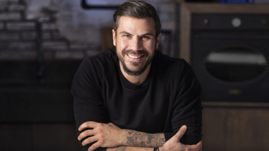 Άκης Πετρετζίκης: Ξετρελαμένος με την «πριγκιπισσούλα» του – Το βίντεο αγκαλιά με την κόρη του