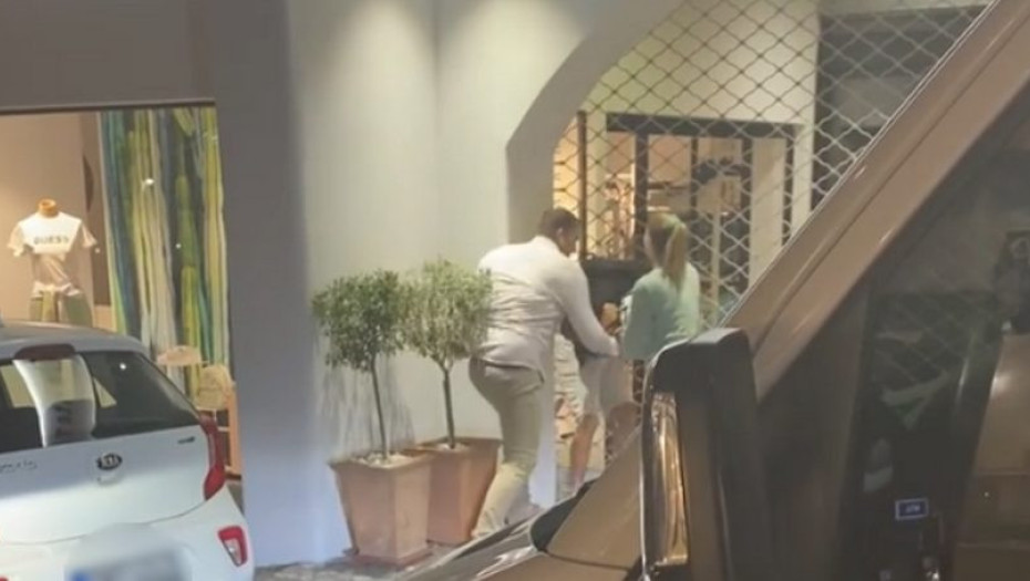 Σαντορίνη: Άγριο ξύλο μετά από τροχαίο – Του έριχνε μπουνιές με μανία (ΒΙΝΤΕΟ)