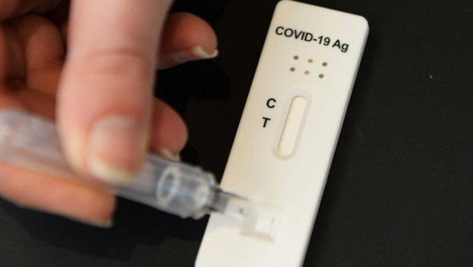 Ψευδώς αρνητικοί: Ποιοι δε βγαίνουν θετικοί στο self test παρότι νοσούν με Όμικρον 4-5