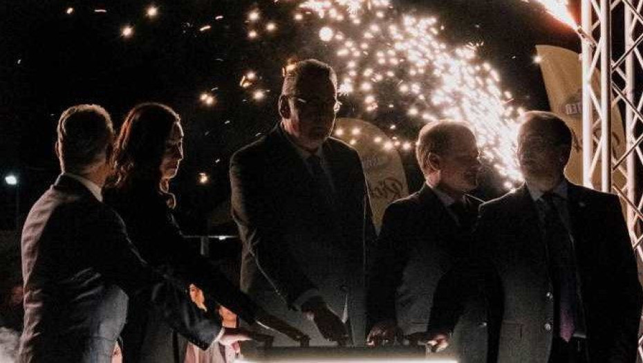 Στα εγκαίνια της SER- EXPO: «Βροχή» τα πυροτεχνήματα