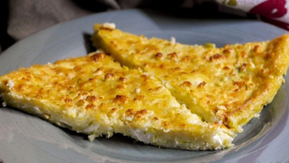 Τυρόπιτα ταψιού: Η πιο εύκολη πίτα χωρίς φύλλο, για όλες τις ώρες της ημέρας, έτοιμη σε 45 λεπτά