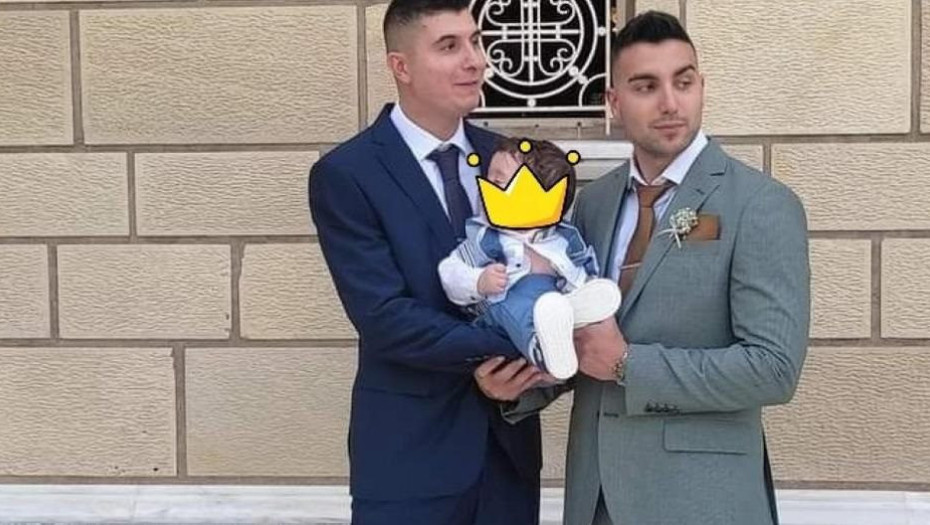 Δύο αστυνομικοί έγιναν οι νονοί του μωρού που έσωσαν τον περασμένο χειμώνα με τον απίστευτο χιονιά που έπληξε την Αττική