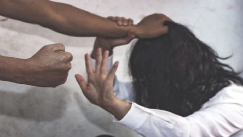 Οργή και θλίψη: Χτυπούσε την έγκυο σύζυγό του ακόμη κι όταν εκείνη τηλεφωνούσε στην αστυνομία