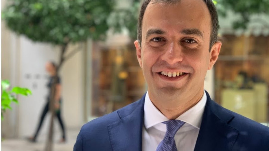 Ο Τάσος Χατζηβασιλείου στους συγγραφείς του βιβλίου «Το μέλλον της ιστορίας»