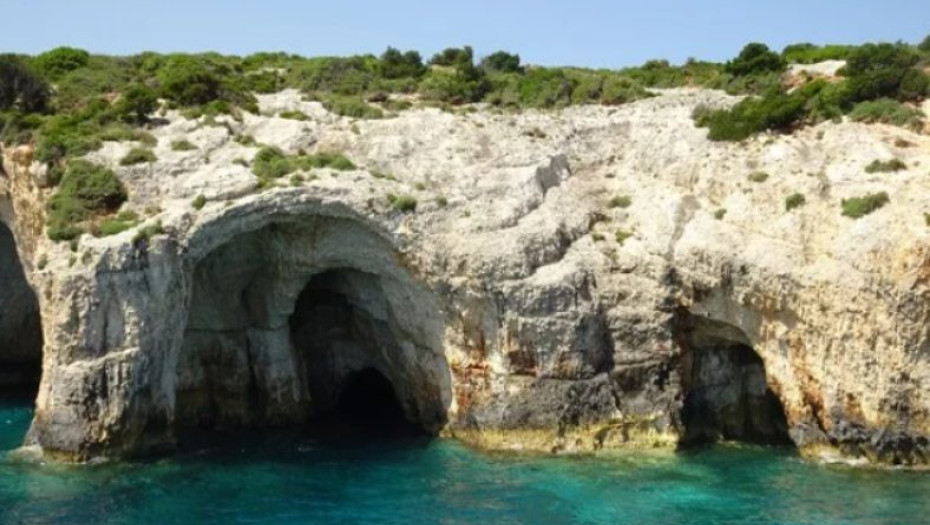 Ζάκυνθος: 48χρονη τραυματίστηκε από πτώση βράχου σε σπηλιά- Ενώ κολυμπούσε