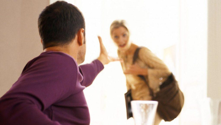 Σε κάθε μας καυγά, ο άντρας μου έφευγε με τα παιδιά και έκλεινε το κινητό- Μέχρι που με πήρε τηλέφωνο μία καλή κυρία…