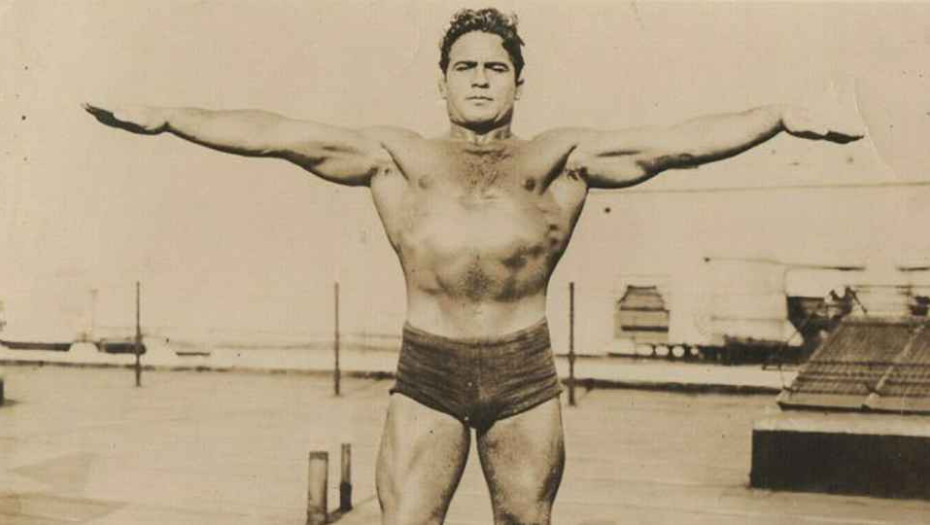 Ανίκητος παλαιστής: Ο ταπεινός Έλληνας βοσκός που εξουδετέρωνε τους αντιπάλους του με το «αεροπλανικό κόλπο»