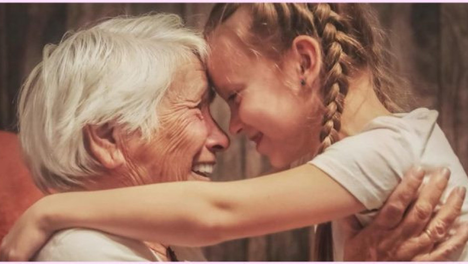 9χρονο κορίτσι με απόλυτη ψυχραιμία έσωσε την ζωή της γιαγιά της όταν εκείνη λιποθύμησε