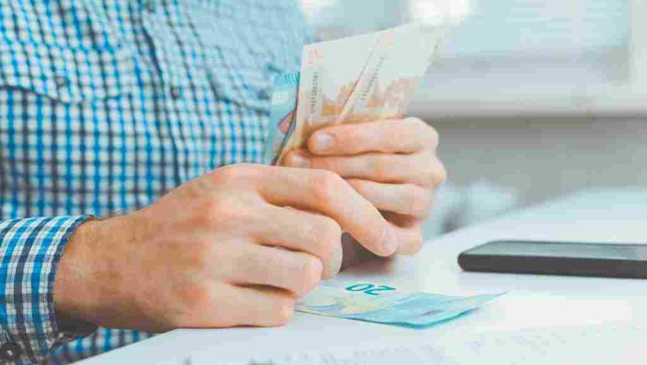 Ξεκινάν οι παροχές από την κυβέρνηση: Αυξήσεις στις συντάξεις, νομιμοποίηση αυθαιρέτων και προσλήψεις στο Δημόσιο!