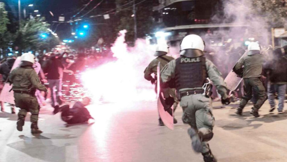 Βιασμός 19χρονης στην Ομόνοια: Επεισόδια με πέτρες και μολότοφ σε πορεία στο κέντρο