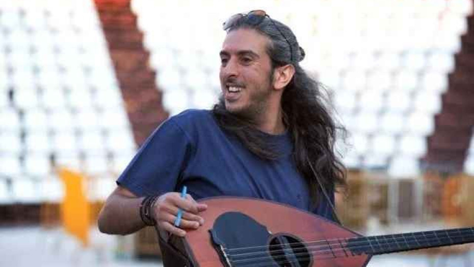 Γιάννης Χαρούλης: Πούλησε το λάδι του για να χαρίσει 4 όργανα στο Μουσικό Γυμνάσιο Λασιθίου