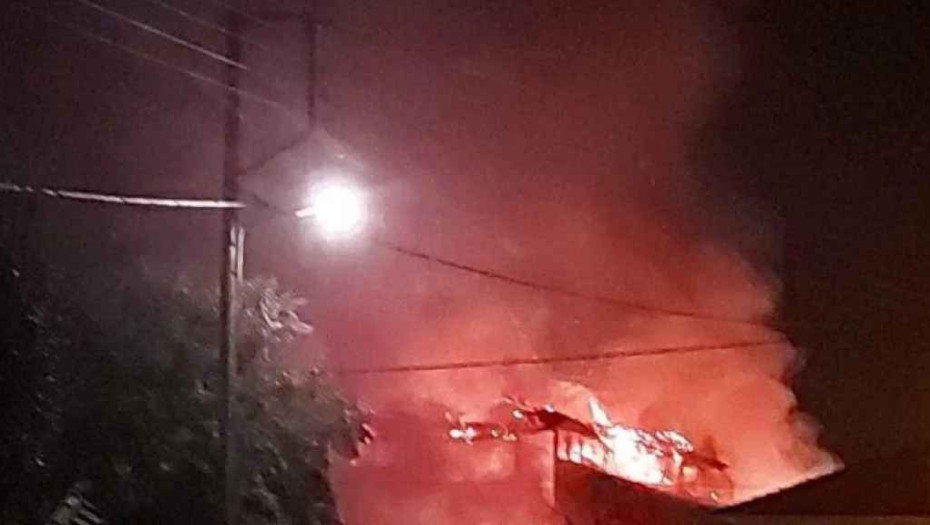 Στις φλόγες παραδόθηκε διώροφη κατοικία στο Βαλτερό