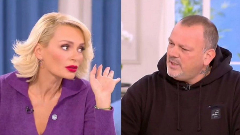 «Κοριτσάκι, ρούφα το, εντάξει;» της είπε on air -«Πάγωσε» η Έλενα Χριστοπούλου με τον Δημήτρη Σκαρμούτσο
