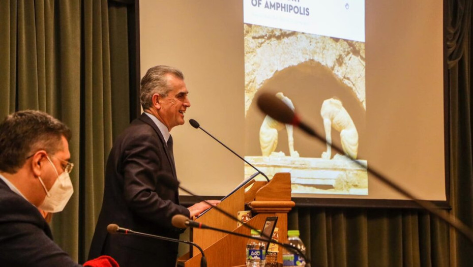 Εύχομαι σε όλες τις Σερραίες και όλους τους Σερραίους Καλά Χριστούγεννα!