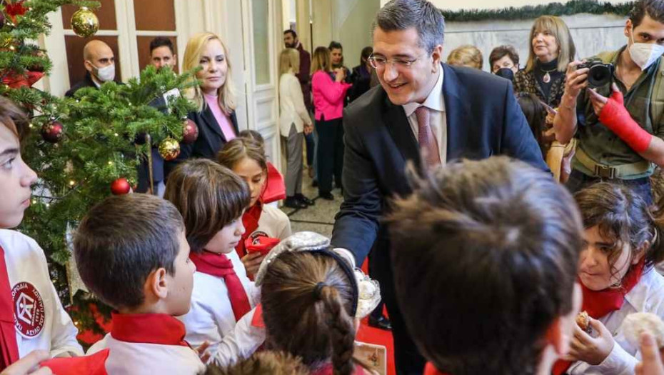 Ο Απόστολος Τζιτζικώστας ευχήθηκε Προσωπική και οικογενειακή ευτυχία για όλους