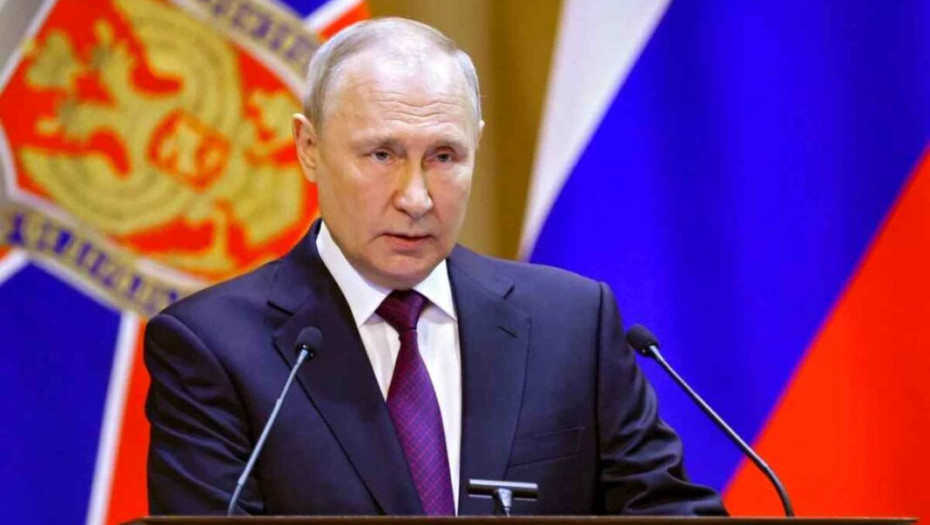 Ο Πούτιν μοίρασε ανθοδέσμες για την Παγκόσμια Ημέρα της Γυναίκας