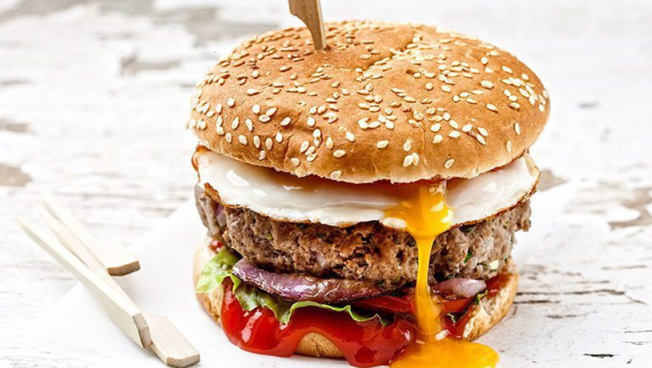 Χειροποίητο burger με αυγό στο σπίτι – θεϊκό