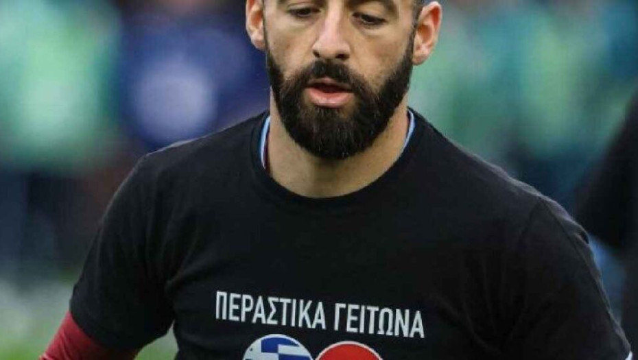 «Περαστικά γείτωνα»: Η τουρκική Τράμζονσπορ φόρεσε μπλούζες για τα Τέμπη