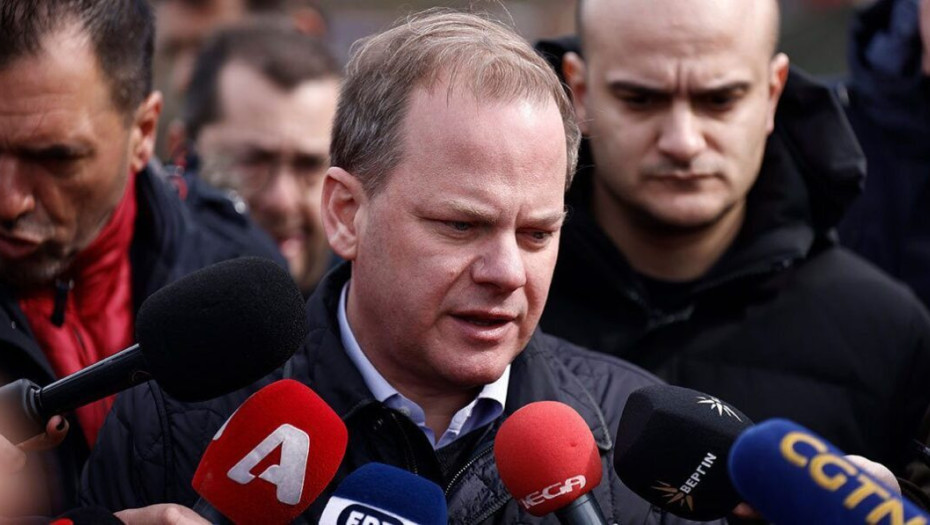 Ο Καραμανλής …παραιτήθηκε. Όμως δεν έκανε το αυτονόητο…