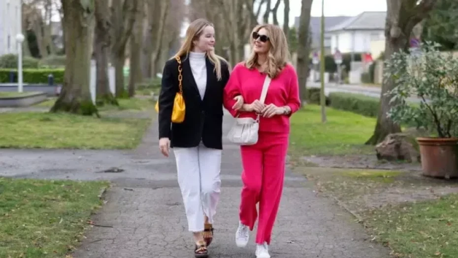 SNEAKERS VS LOAFERS: ΠΟΙΑ ΠΑΠΟΥΤΣΙΑ ΘΑ ΣΥΝΟΔΕΥΟΥΝ ΤΑ ΒΗΜΑΤΑ ΣΟΥ ΤΗΝ ΑΝΟΙΞΗ;
