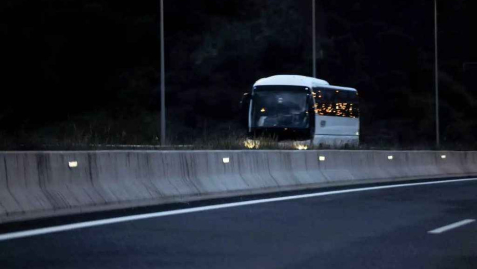 Θεσσαλονίκη: Κατέβασαν στο δρόμο και πλάκωσαν στο ξύλο οδηγό λεωφορείου των ΚΤΕΛ