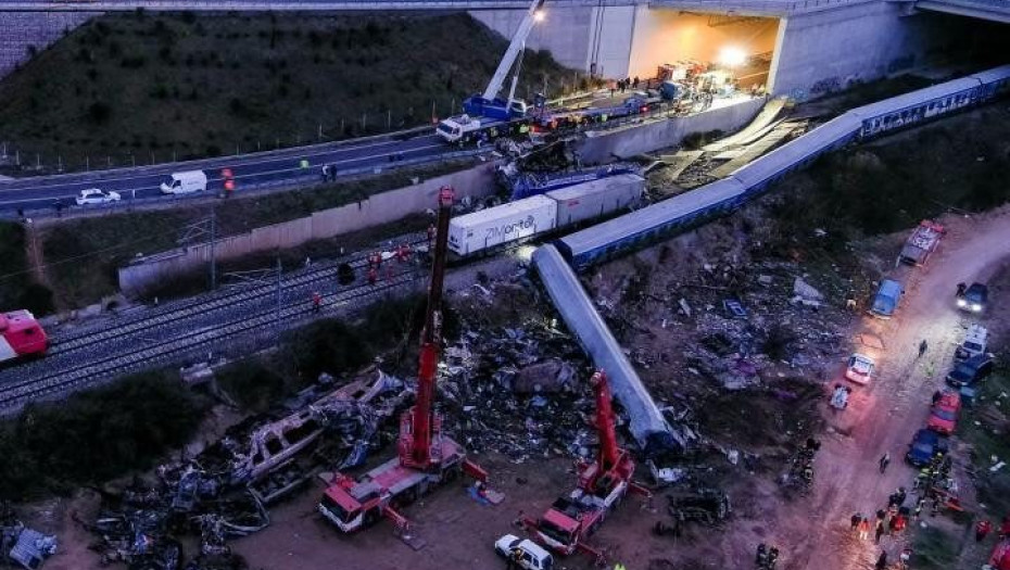 Ο μηχανοδηγός προσπαθούσε επί 17 λεπτά να επικοινωνήσει με τον σταθμάρχη
