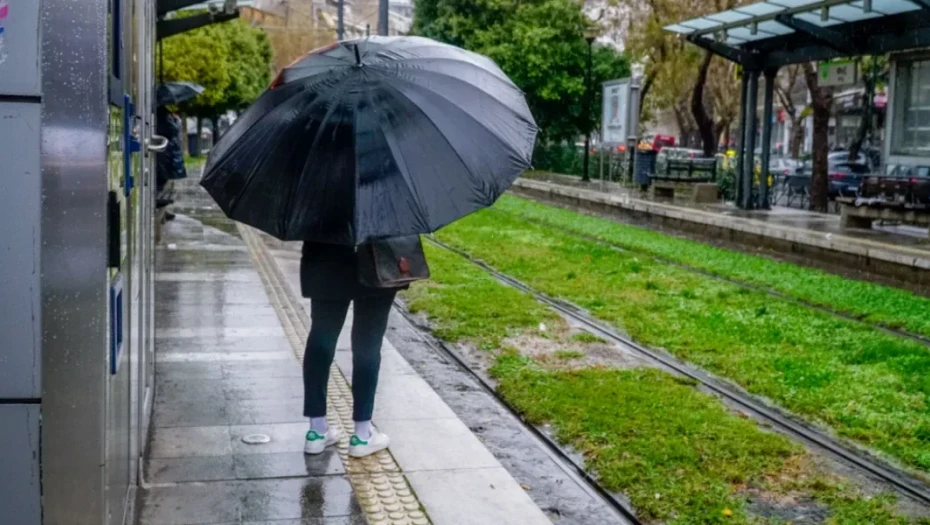 Καιρός: Βροχερό Σαββατοκύριακο με νοτιάδες και σκόνη