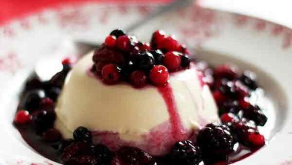 Λαχταριστή πανακότα με μόνο πέντε υλικά! Η πιο εύκολη συνταγή για ένα λατρεμένο γλυκό!