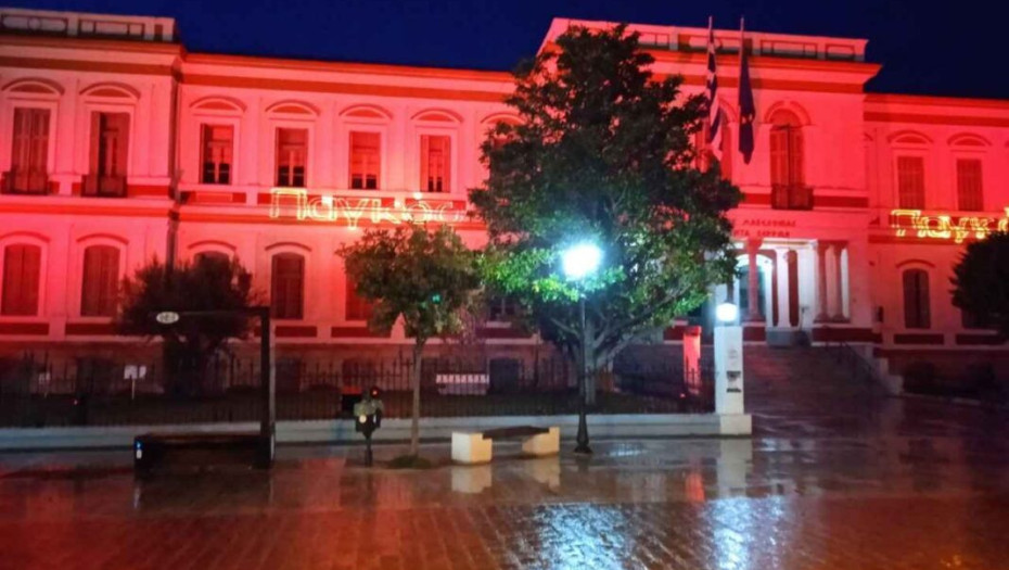 Στο πλαίσιο της Παγκόσμιας Ημέρας Ερυθρού Σταυρού Φωτίστηκε το Διοικητήριο