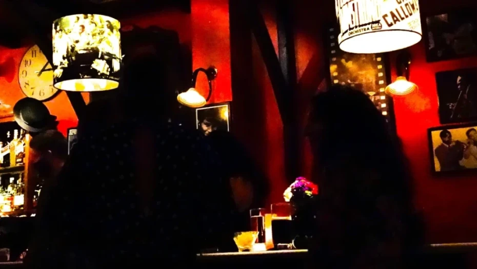 22χρονη σερβιτόρα κατήγγειλε σεξουαλική κακοποίηση από πελάτη σε τουαλέτα μπαρ στο κέντρο της Αθήνας