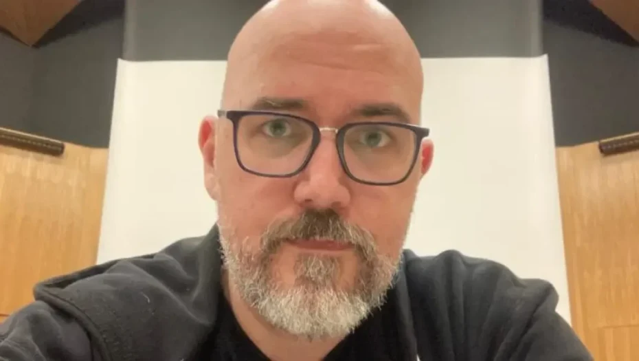 Έρευνα του εισαγγελέα για διακίνηση υλικού παιδικής πορνογραφίας με αφορμή σκίτσα του Ηλία Κυριαζή