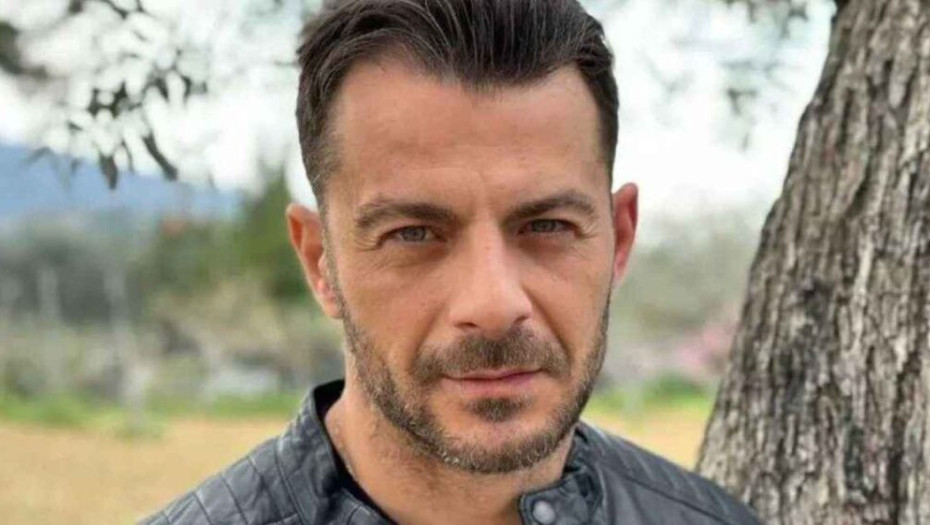 «Την έπεσες στη γυναίκα μου και μας χώρισες!»: Ευθεία επίθεση στον Γιώργο Αγγελόπουλο – Ο τραγουδιστής που τον κατηγορεί δημόσια