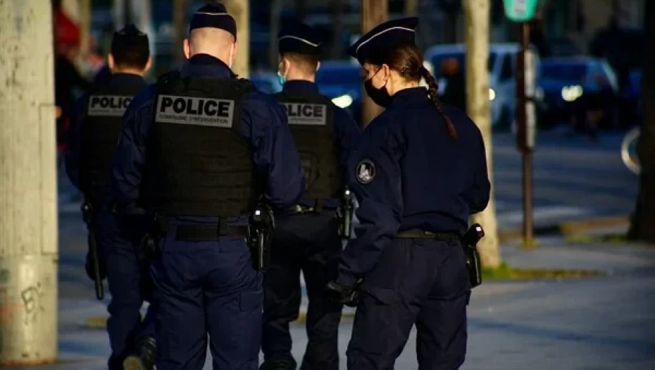 Γαλλία: Αστυνομικός δολοφονήθηκε από τον πρώην σύντροφό της, στη μέση του δρόμου