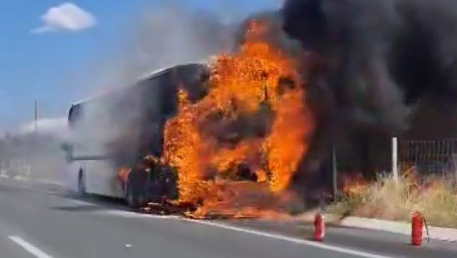 Σέρρες: Πανικός σε λεωφορείο του ΚΤΕΛ -Τυλίχθηκε στις φλόγες
