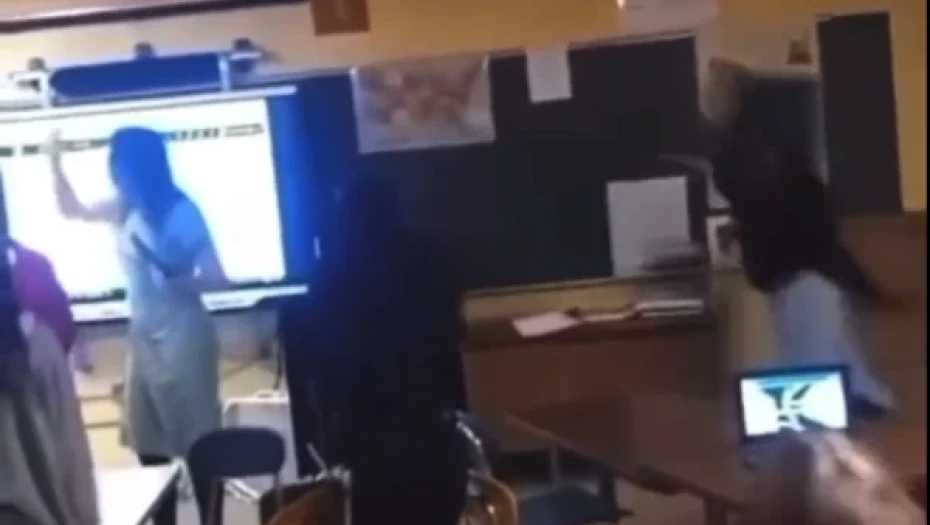 Μαθήτρια πέταξε καρέκλα στο κεφάλι καθηγήτριας