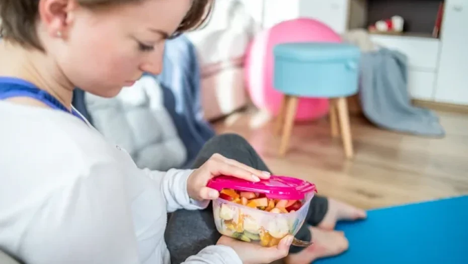 Δύο απλούστατα σπιτικά tips για να μην μαυρίζουν τα φρούτα μας στο τάπερ