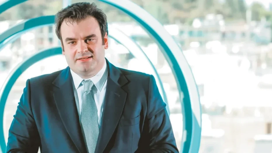Κυριάκος Πιερρακάκης: Η ρήτρα διαφυγής για την ενέργεια αντιστοιχεί σε έργα 1,5 δισ. ευρώ την τριετία 26-28