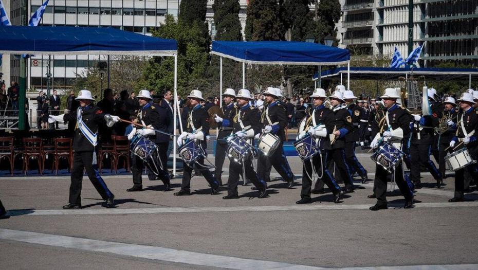 Με το «Μακεδονία ξακουστή» στο Σύνταγμα η μπάντα του Πολεμικού Ναυτικού