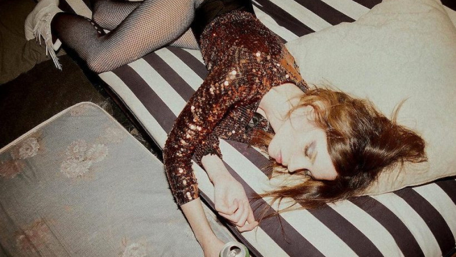 Εσύ μπορείς να εντοπίσεις την μεθυσμένη κοπέλα στο βίντεο;