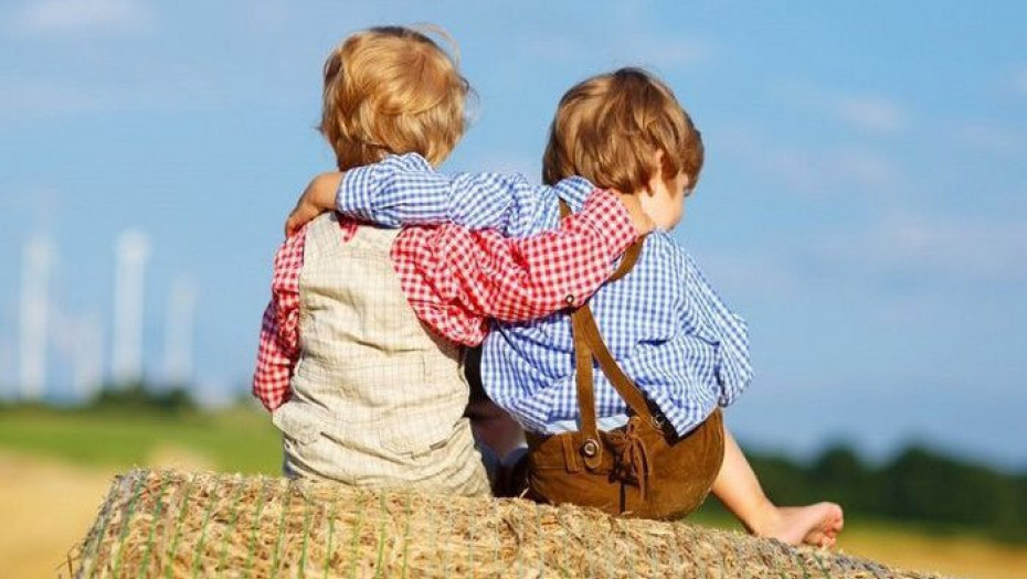 Δυο φίλοι και δυο μηνύματα: Μια ιστορία που εξηγεί ακριβώς τι σημαίνει πραγματική φιλία.