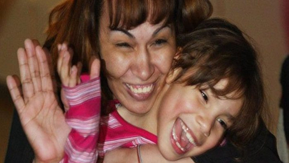 Η απίστευτη ιστορία μιας μάνας που νόμιζε επί έξι χρόνια νεκρή την κόρη της και τη βρήκε ζωντανή σ’ ένα πάρτι