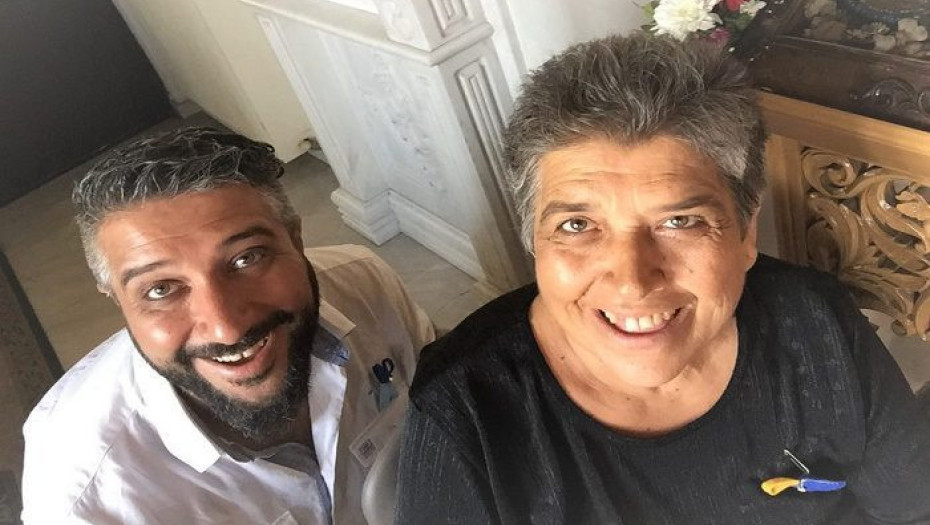 Μάνα, είπες ότι μας αγαπάς και έφυγες. Ηρέμησες από τον καρκίνο.