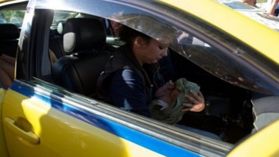 Πρωτοφανές: Γέννησε Σε Ταξί Στο Κέντρο Της Αθήνας!
