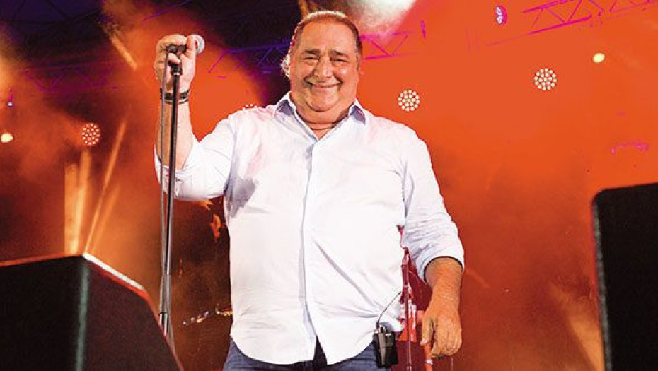 Ο Βασίλης Καρράς φτιάχνει καταφύγιο για άπορους καλλιτέχνες