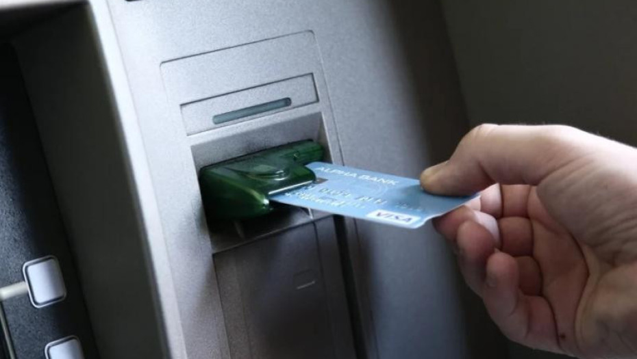 Απίστευτο: Αφαίρεσε 150.000 ευρώ από τον λογαριασμό των παιδιών του – Πέταξε έξω από το σπίτι τη γυναίκα του