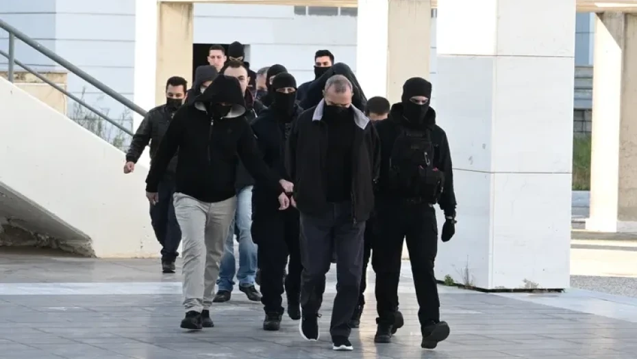 Ένταση στη δίκη για τη 12χρονη στον Κολωνό: Η μητέρα όρμησε στον Ηλία Μίχο