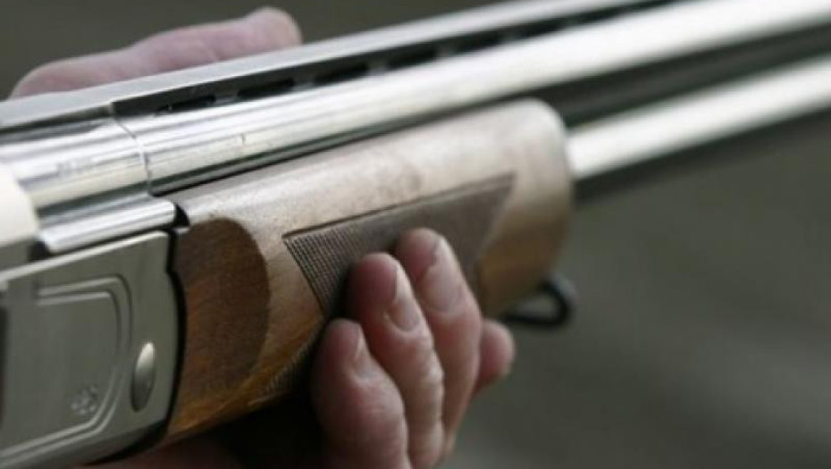 Βόλος: 60χρονος απειλούσε με καραμπίνα τη σύζυγό και την κόρη του γιατί «δεν έκαναν δουλειές»